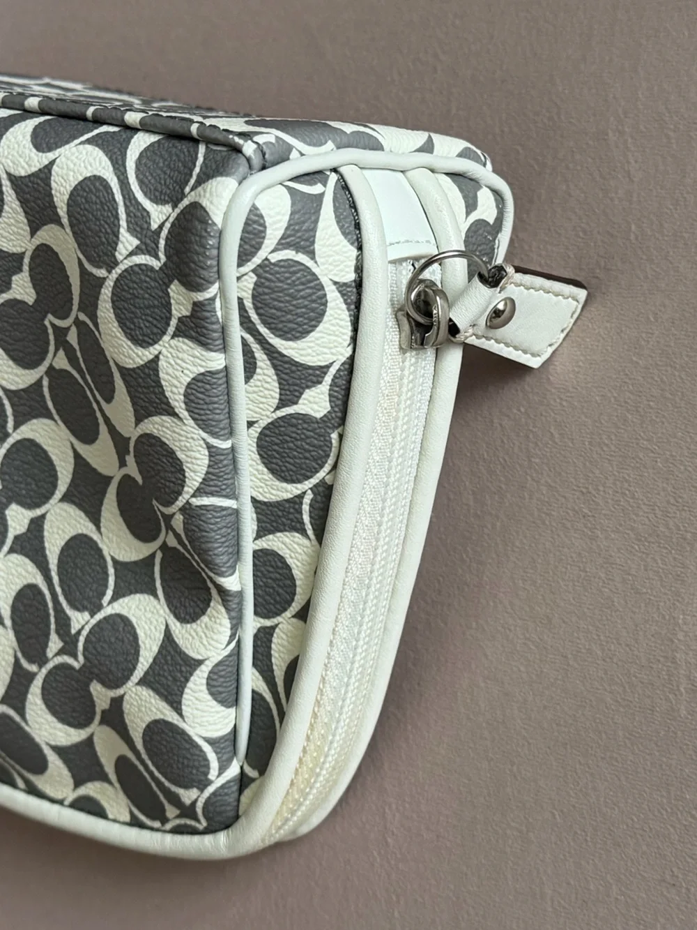 COACH Heritage Signature Stripe Cosmetic Bag 🩷